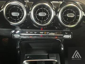 Car image 32