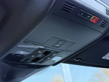 Car image 32