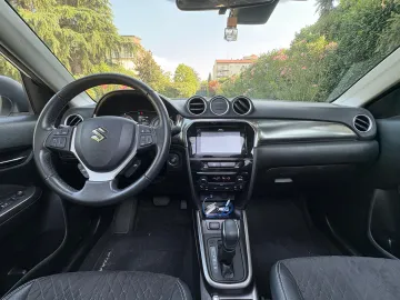 Car image 15