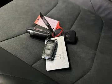 Car image 47