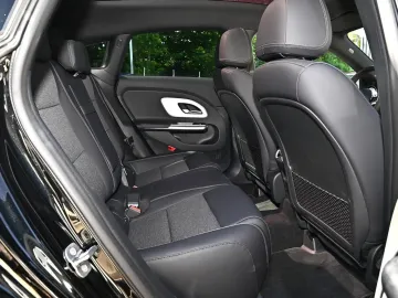Car image 31