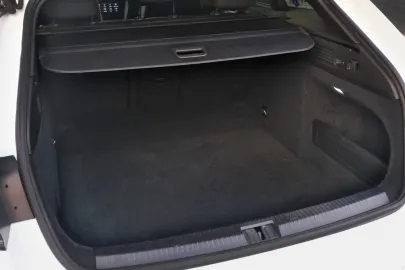 Car image 40