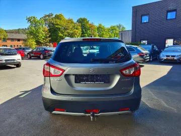 Car image 5