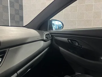 Car image 46