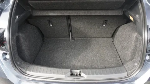 Car image 32