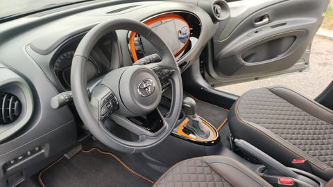 Car image 14