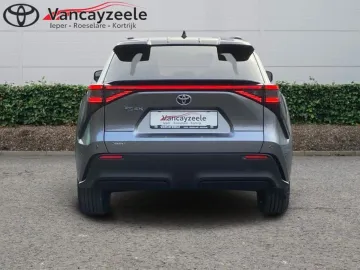 Car image 4