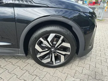 Car image 28