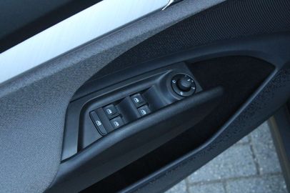 Car image 37