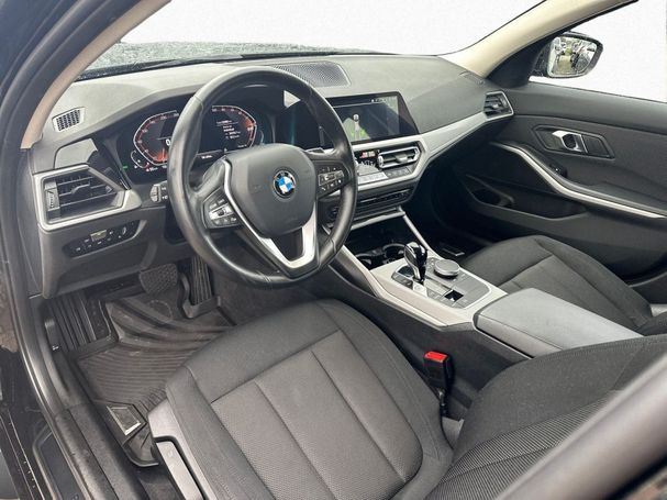 BMW 320i Touring 135 kW image number 6