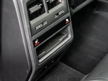 Car image 40