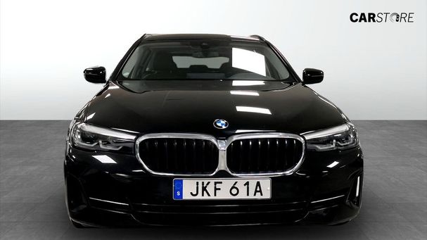 BMW 530i Touring xDrive 185 kW image number 8