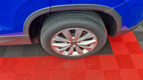 Car image 27