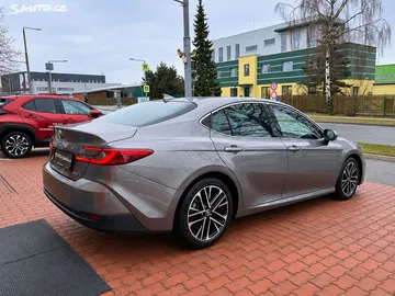 Car image 4