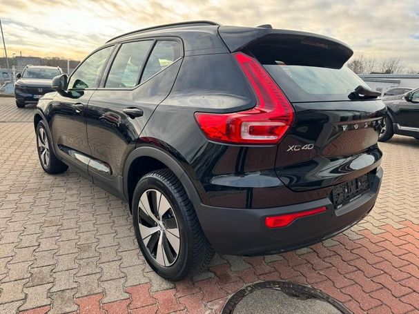 Volvo XC40 B3 Plus Dark 120 kW image number 3