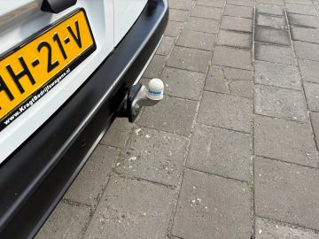 Car image 34