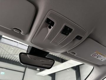 Car image 37