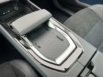 Car image 33