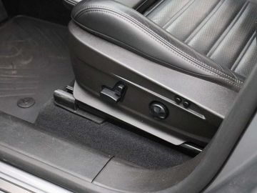 Car image 37