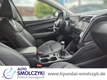 Car image 14