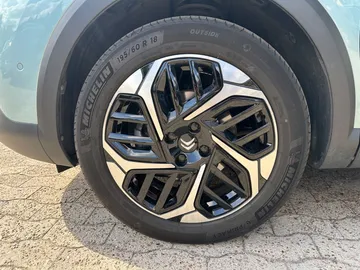 Car image 26