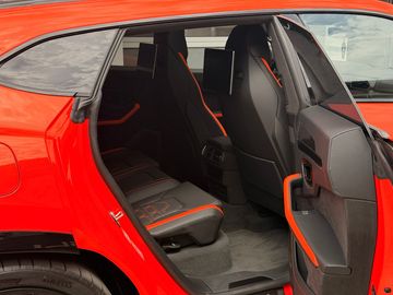 Car image 32