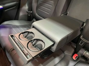 Car image 33