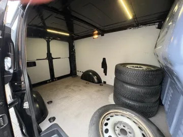 Car image 31