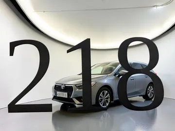 Car image 27