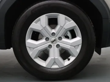 Car image 30