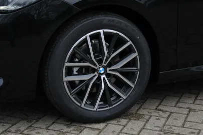 Car image 34