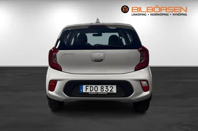 Car image 4