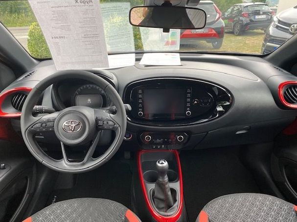 Toyota Aygo X 53 kW image number 9