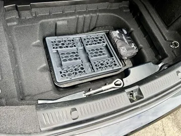Car image 27