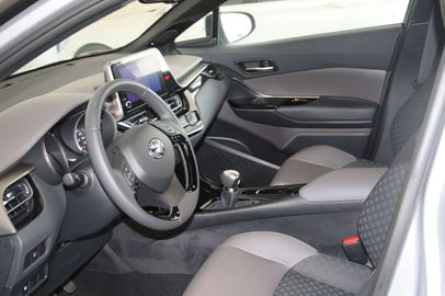 Car image 11