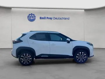 Car image 3