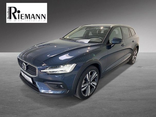 Volvo V60 Cross Country AWD Plus 145 kW image number 1