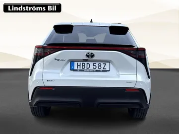 Car image 4