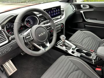 Car image 30