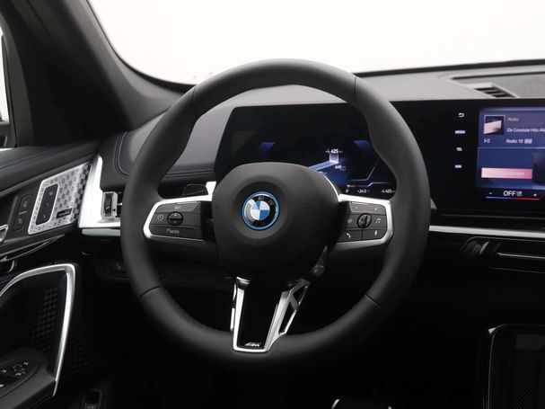 BMW iX1 eDrive20 M Sport 150 kW image number 2