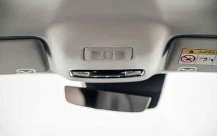 Car image 32