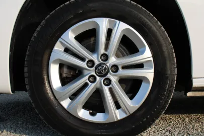Car image 25