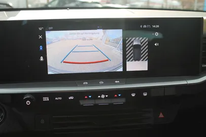 Car image 17
