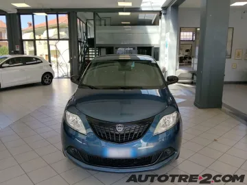 Car image 3