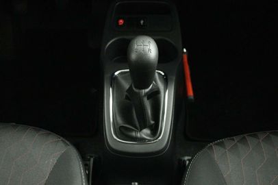 Car image 19