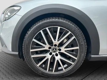 Car image 40