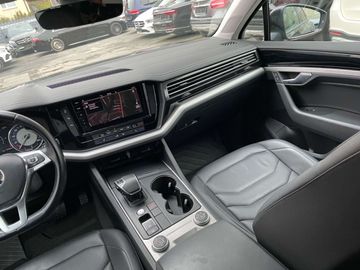 Car image 32