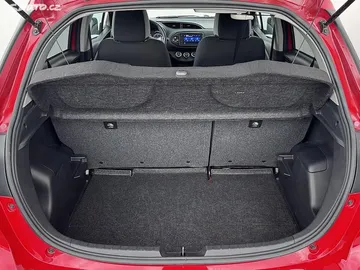 Car image 23
