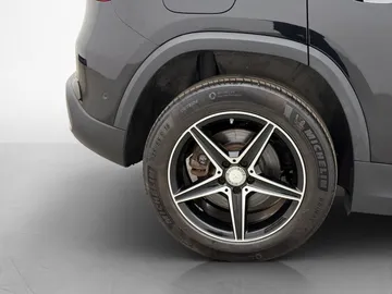 Car image 38