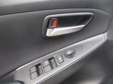 Car image 11